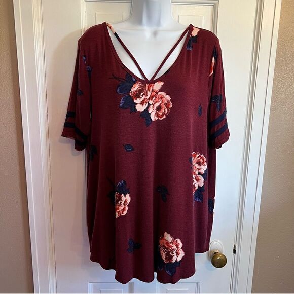 Maurices Burgundy floral t-Shirt top - Picture 1 of 5